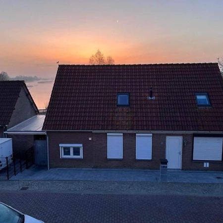 Comfortabele Woning Met Omheinde Tuin Aan Water Voor 12 P Остбург Экстерьер фото