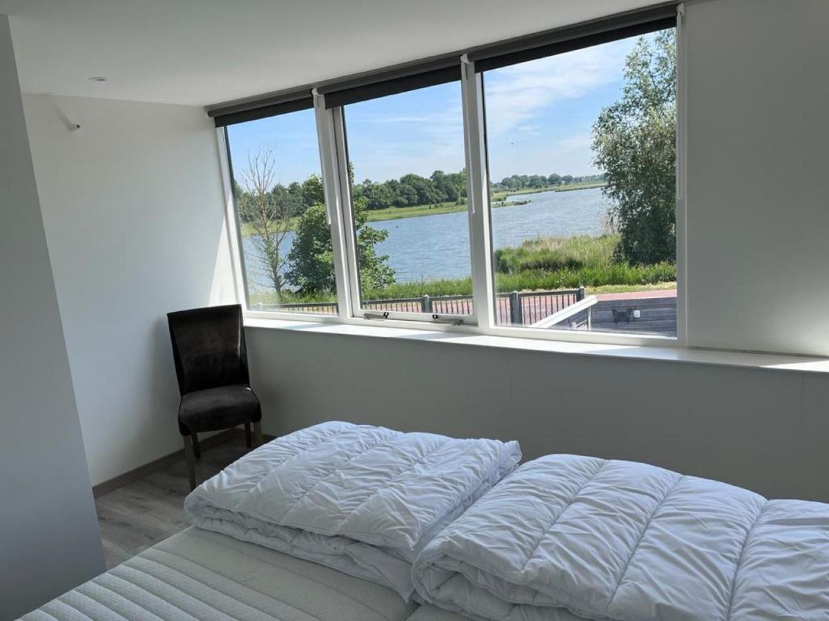Comfortabele Woning Met Omheinde Tuin Aan Water Voor 12 P Остбург Экстерьер фото