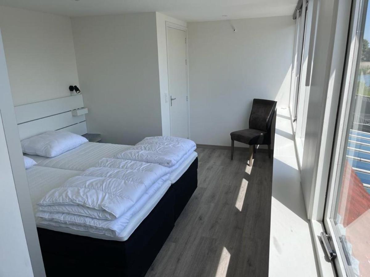 Comfortabele Woning Met Omheinde Tuin Aan Water Voor 12 P Остбург Экстерьер фото