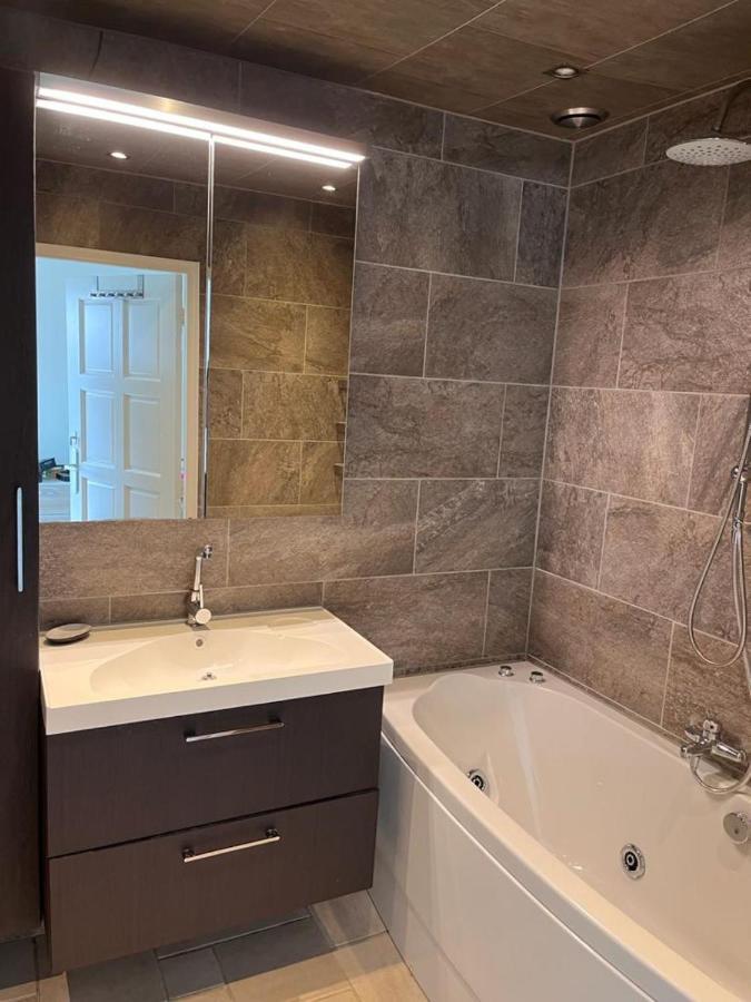 Comfortabele Woning Met Omheinde Tuin Aan Water Voor 12 P Остбург Экстерьер фото